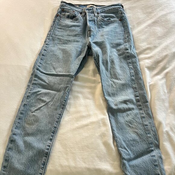 Levi’s Light Straight Leg Jeans – Classic & Trendy! - Picture 1 of 6